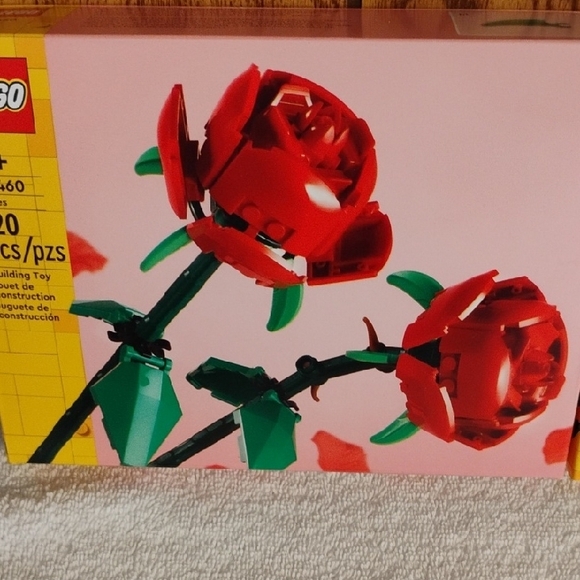 LEGO Red Rose and Yellow Sunflower Sets - Picture 2 of 4
